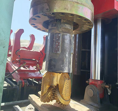 溜矿井(煤仓)反井施工