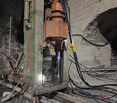 切割槽钻机与反井钻机的区别