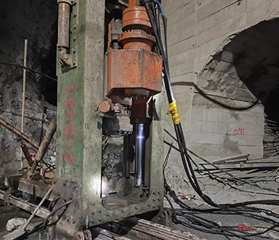 导孔-扩孔-反井施工