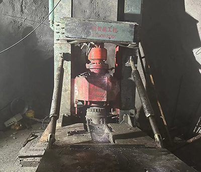 卸钻杆-反井施工