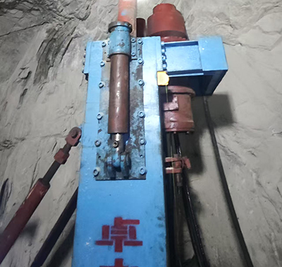国外一煤矿反井钻机施工应用